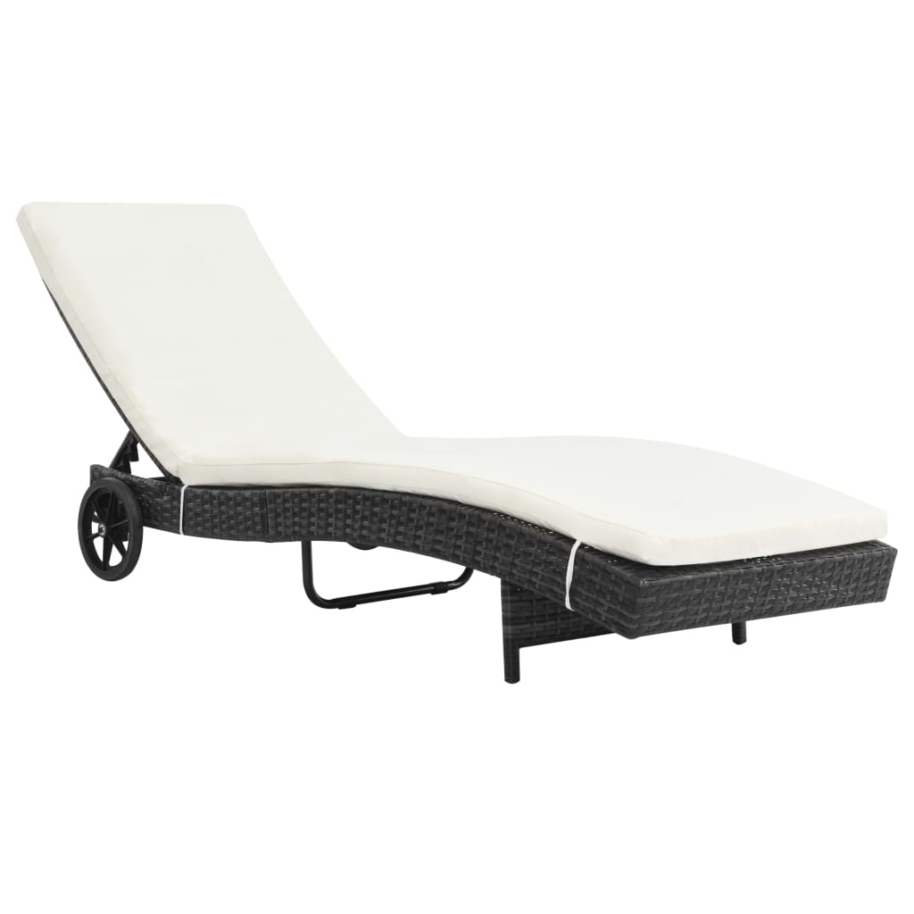 Lettini Prendisole 2 pz con Ruote con Cuscini Bianchi in Polyrattan Nero