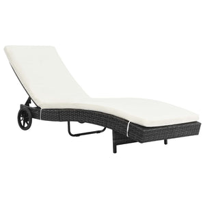 Lettini Prendisole 2 pz con Ruote con Cuscini Bianchi in Polyrattan Nero